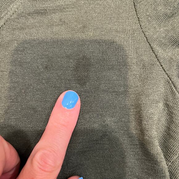 ATHLETA Women's Breezy Scoop V Tee Size XXS In Olive - Picture 6 of 11